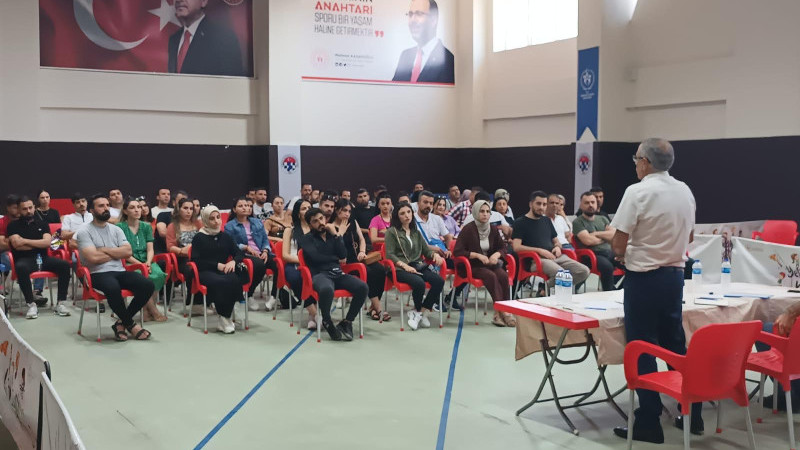  Özperk, antrenörlerle bir araya geldi
