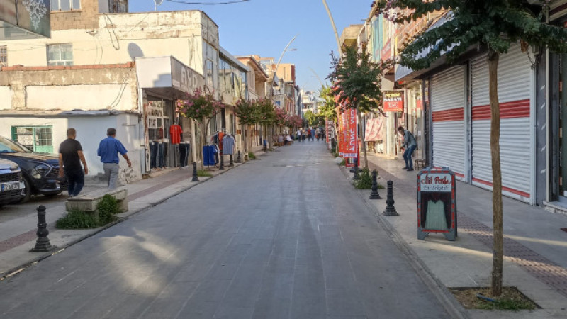 VATANDAŞLAR EVE MAHKUM OLDU