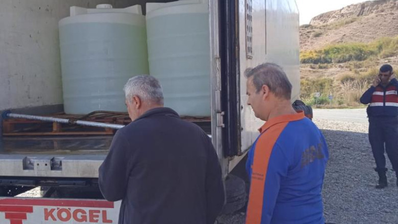 Asit taşıyan tırda sızıntı meydana geldi  