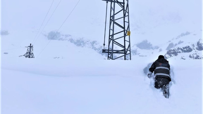 Dicle Elektrik ekipleri olumsuz hava koşullarında görev başında