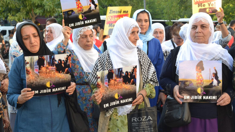 KATLİAMI PROTESTO ETTİLER