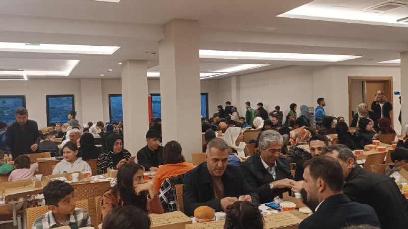 Dünya Yetim Günü İftarında Yetim Çocuklarla bir araya geldi