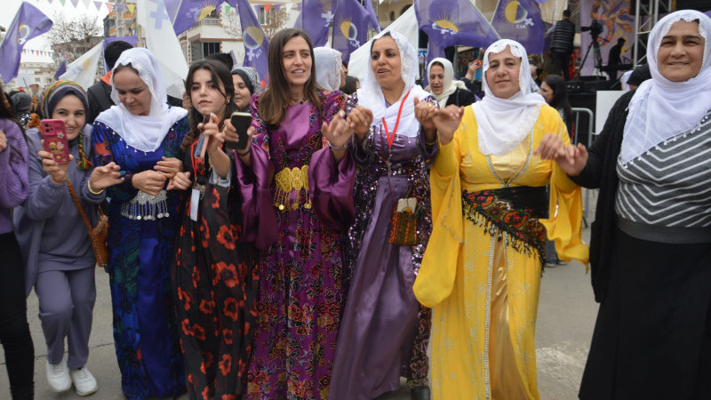 KADINLAR, HAKLARI İÇİN SES YÜKSELTTİ