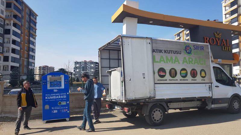 ATIK GİYSİLER ÜLKE EKONOMİSİNE KAZANDIRILIYOR