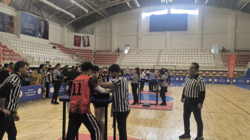 11 İLDEN 386 BİLEK GÜREŞÇİSİ SPORCU AĞIRLANDI
