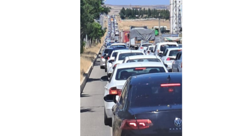 BATMAN'DA YKS TRAFİĞİ KİLİTLEDİ