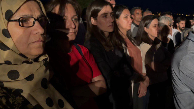Oduncu Kutevi ve DEM Parti Heyeti, Beşiri’deki acı günde ailelerin yanındaydı