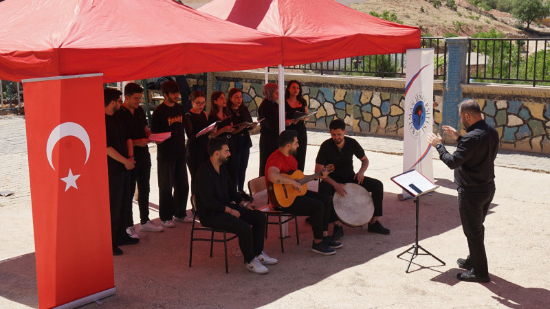 Güzel Sanatlar Fakültesi Korosundan Kozlu Köyü’nde Anlamlı Müzik Dinletisi
