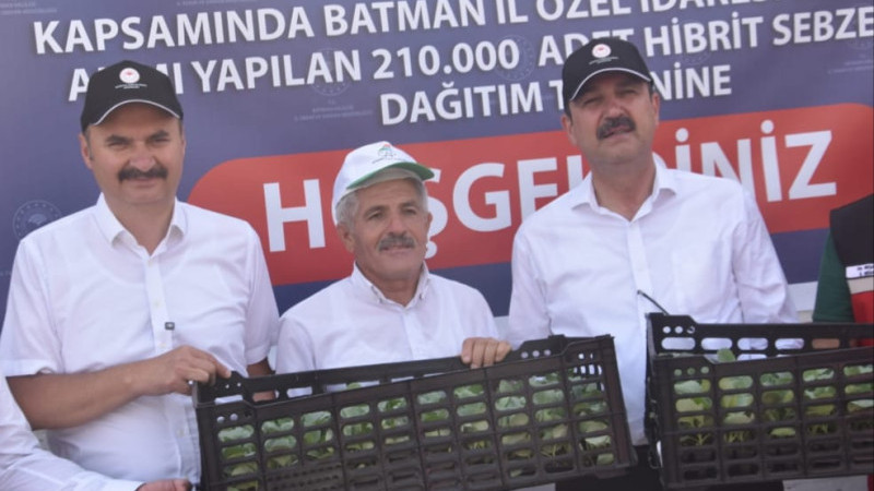BATMAN’DA ÇİFTÇİYE 210 BİN FİDE DESTEĞİ