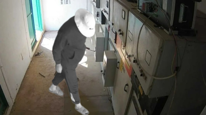 TRAFOYA MICHAEL JACKSON KILIĞINDA GİRDİLER