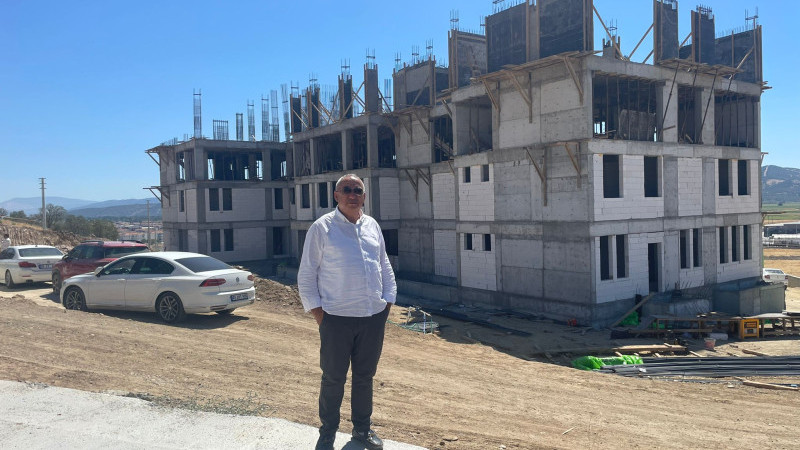 İZMİR’DE BATMANLI CAN OZAN İNŞAAT TAKDİR TOPLUYOR