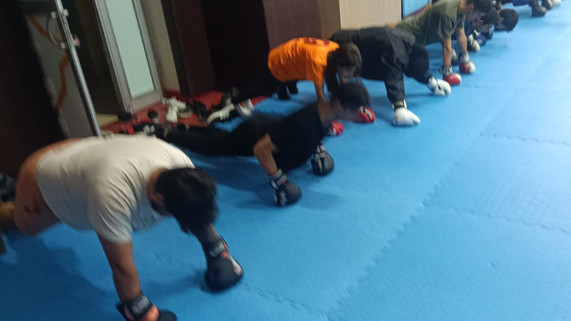 200 Öğrenci Kick Boks Eğitimi Alıyor
