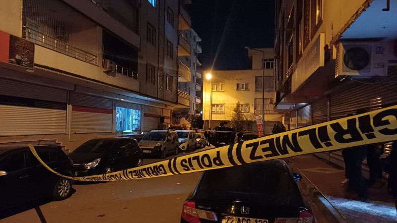 BAHÇELİEVLER’DE SİLAHLI KAVGA: 2 ÖLÜ, 4 YARALI