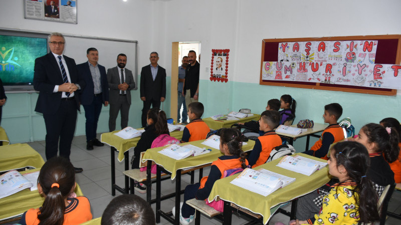 EĞİTİM VE YEREL YÖNETİM İŞ BİRLİĞİYLE OKULLARA ZİYARET