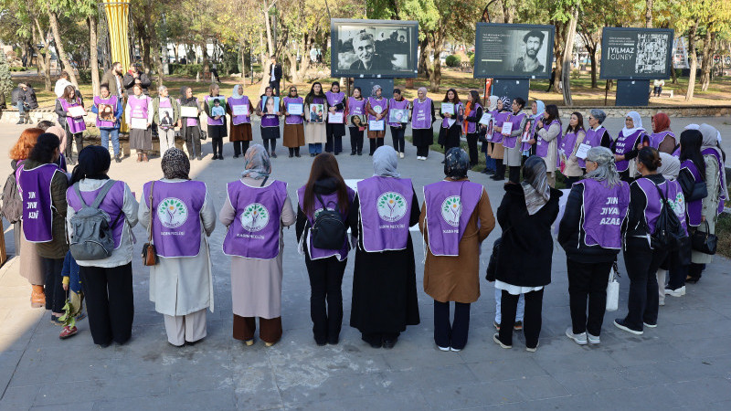 KADINLAR ŞİDDETE KARŞI BİR ARAYA GELDİ