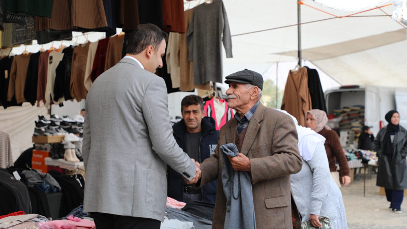 KAYMAKAM İMRAK, PAZARDA ESNAF VE VATANDAŞLARLA BULUŞTU