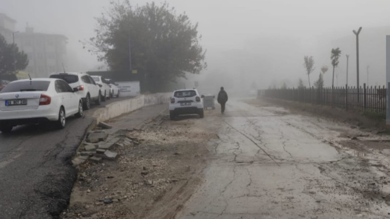 YAĞMUR GİTTİ, İZLERİ KALDI