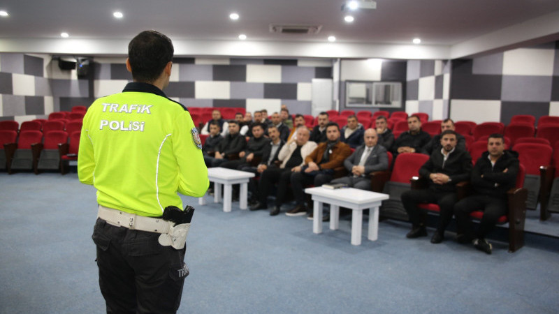 Yeni otobüs şoförlerine trafik ve nezaket eğitimi