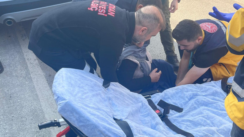 İtfaiyeden insanlık dersi : Düşen kadına ilk müdahaleyi onlar yaptı