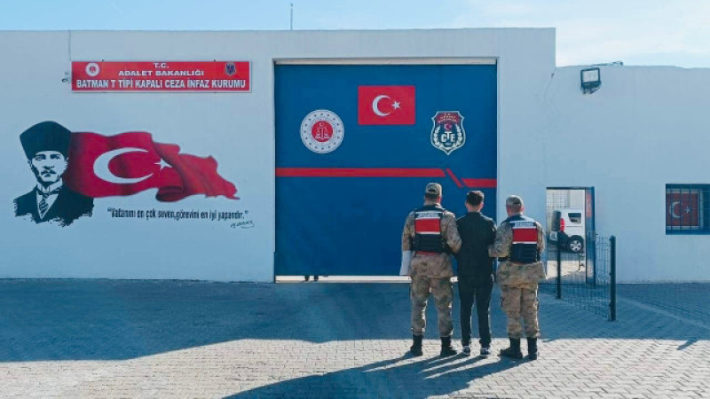 Nitelikli dolandırıcılıktan 35 yıl hapis cezası bulunan firari yakalandı