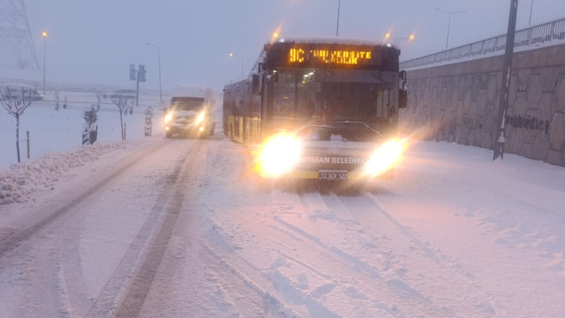 BATMAN YENİDEN KAR ALTINDA