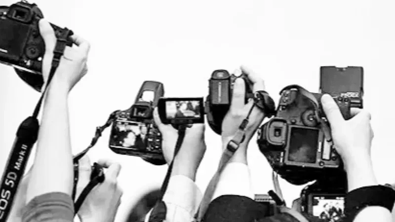 GAZETECİLER KUTLANIYOR