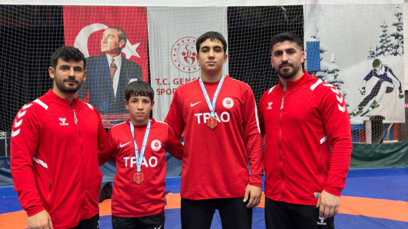 PETROLSPOR GÜREŞTE KÜRSÜYE ÇIKTI