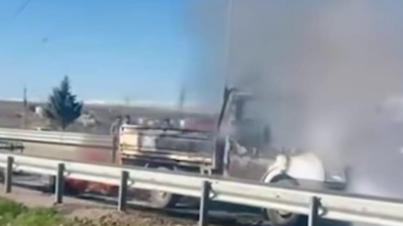 ÇEVRE YOLUNDA ALEV ALDI