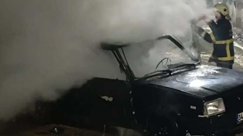 PARK HALİNDEKİ OTOMOBİL YANDI