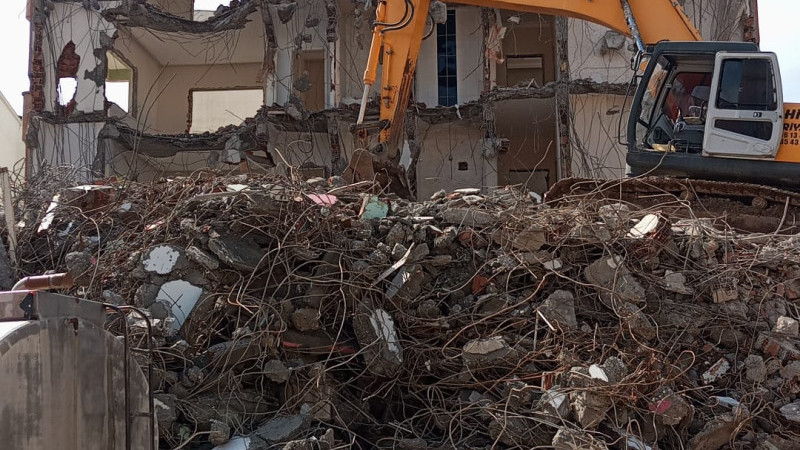 Batman’da riskli yapıların yıkımı aralıksız sürüyor