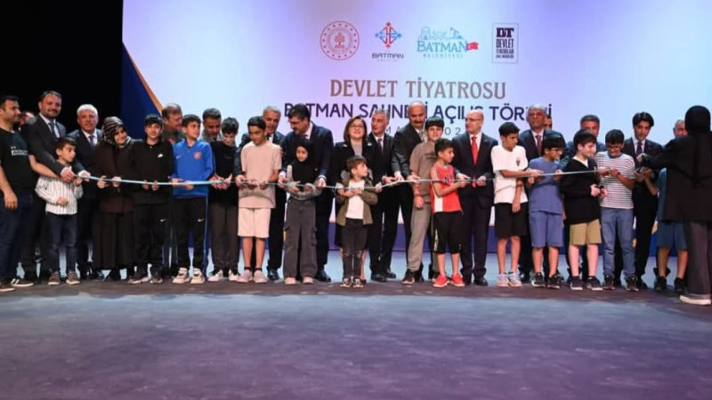 BATMAN DEVLET TİYATROLARI SAHNESİ AÇILDI