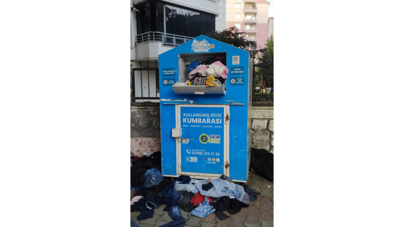 GİYSİ KUMBARALARI TAŞTI!