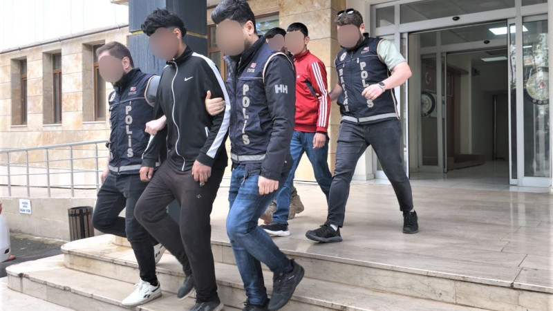 İNŞAAT HIRSIZLARI SUÇÜSTÜ YAKALANDI