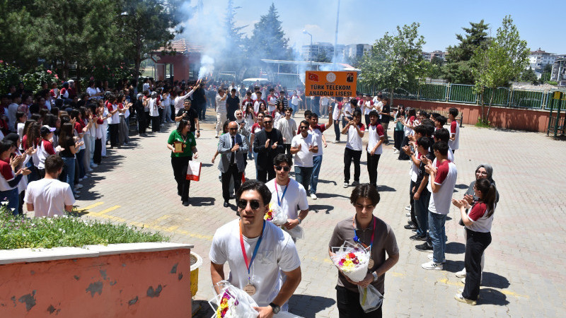 ABD’DEN ÇİFTE ÖDÜLLE DÖNDÜLER