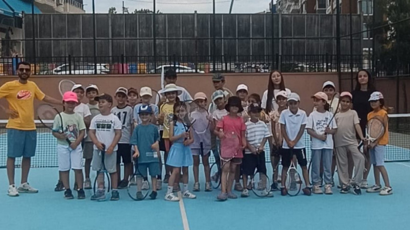 BİNLERCE ÇOCUK SPORLA BULUŞTU