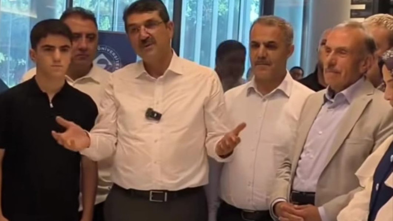 TÜRKİYE DERECESİ YAPAN ÖĞRENCİLERE ALTIN ÖDÜLÜ