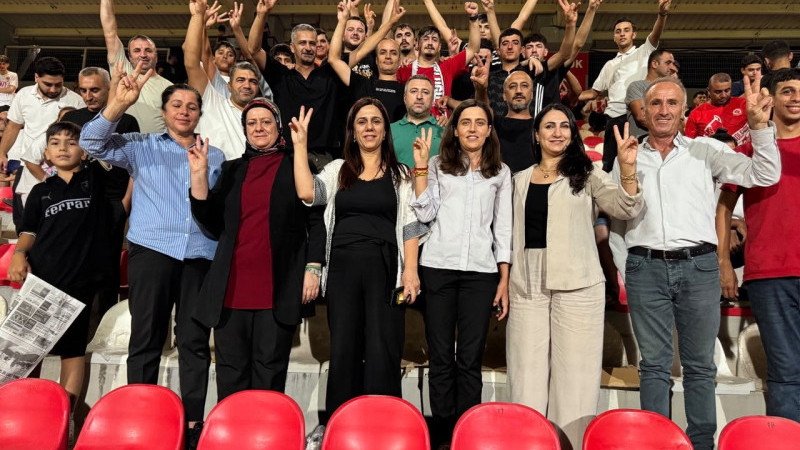 DEM PARTİLİLER PETROLSPOR MAÇINI TRİBÜNDEN İZLEDİ