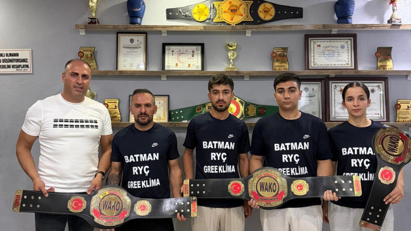 BATMANLI BOKSÖRLERDEN 4 ALTIN KEMER