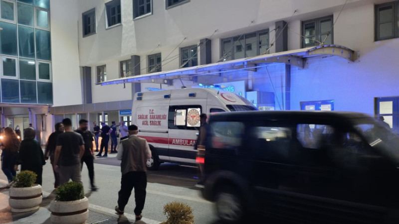 YÜKSEK KATTAN DÜŞEN GENÇ KIZ YARALANDI