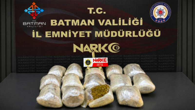 7,4 KİLO SKUNK ELE GEÇİRİLDİ