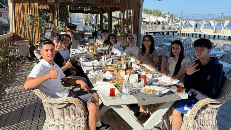 NASIROĞLU’NDAN 10 ÖĞRENCİYE BODRUM TATİLİ
