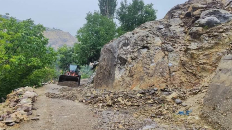 SASON'DA KÖY YOLLARINA HIZLI MÜDAHALE