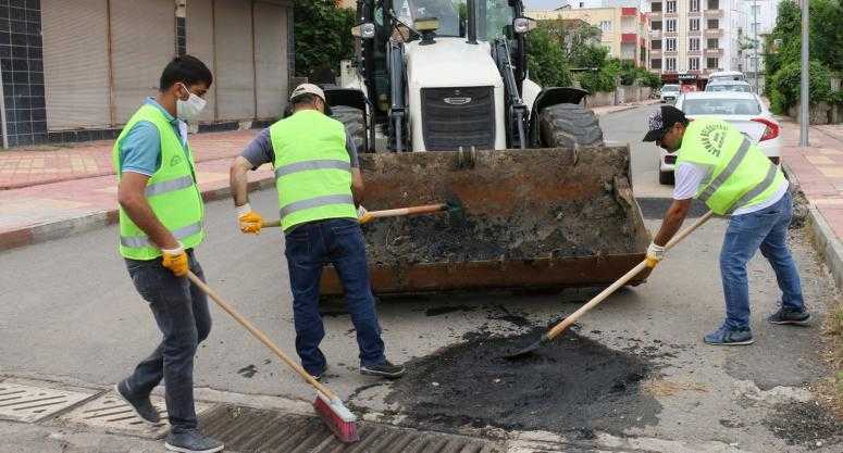 Kanalizasyon bacaları temizleniyor