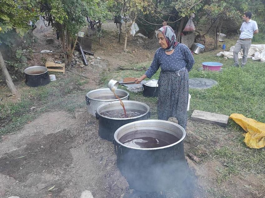 KARA ÜZÜM PEKMEZİNİN YOLCULUĞU BAŞLADI