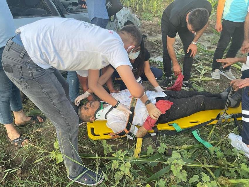 Takla atan otomobil mısır tarlasına uçtu : 1 yaralı