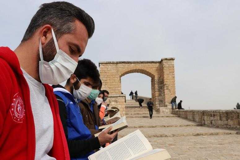 Tarihin gölgesinde kitap okudular