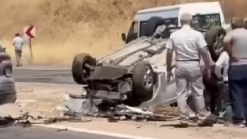 SİLVAN YOLUNDA KAZA : 9 YARALI